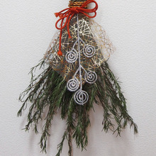 ローズマリースワッグ 「クリスマス」から「お正月」バージョンへ