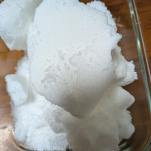 乾燥する今の季節。カチコチに固まった砂糖をサラサラにする方法を考えてみました。