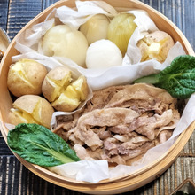 簡単!万能ダレ!じゃがバター・生姜醤油味の蒸し豚・蒸し玉ねぎ・ワカメなど!