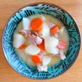 大根・人参・鶏もも肉の味噌仕立て煮物