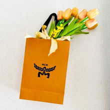 紙袋に入れて飾るだけ!グンと素敵になりますよ〜