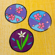 折り紙の端切れを使ってコースター!お花見に向けて製作中