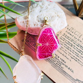 春色シーグラスでネックレスを飾って