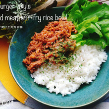 食べれば同じ!一気に炒めるだけハンバーグ風ひき肉炒め丼
