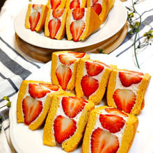 やっぱりいちごサンドでしょ(^^)