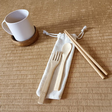 木の素材で作られていて、軽くて使いやすい