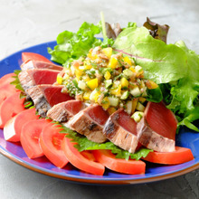 【くらし薬膳】冷えを抑えて巡りを促すカツオのたたき梅香味ソース添え