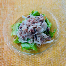 さっぱり感がたまらない!新玉ねぎとさば缶のポン酢和え
