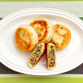 【春キャベツとニラのおやき】便利な野菜だし使用!