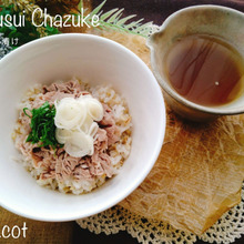 お出汁で煮た牛肉とスープで。肉吸い茶漬け