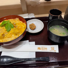甘めでコクのある特製ダシは一度食べたら忘れられない…