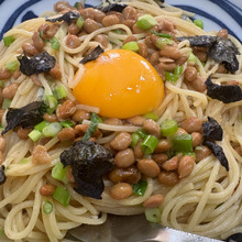 何にもない時に、納豆パスタがオリーブオイルとニンニクでご馳走になる!