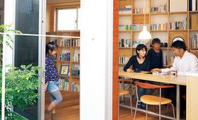 住まいのまん中の小さなオアシスは家族が笑顔になれる極上空間