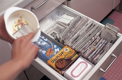 捨てる前に有効活用 新聞紙を使った掃除アイデア選 暮らしニスタ
