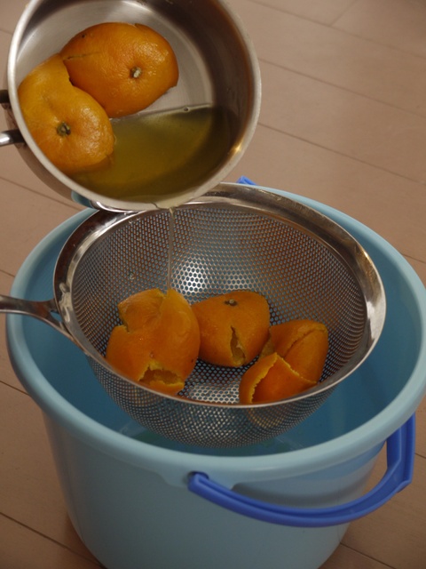 みかんの皮でフローリングがピカピカ 暮らしニスタ