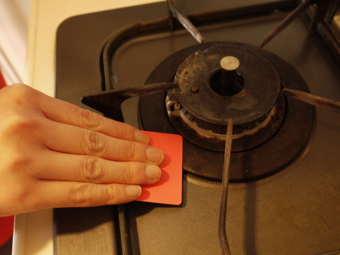 使用済みカードでキッチン磨き！