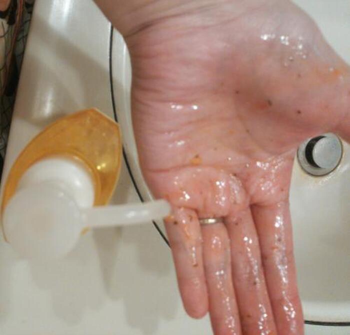 油汚れもすっきりさよなら！なのにお肌すべすべ手洗い術