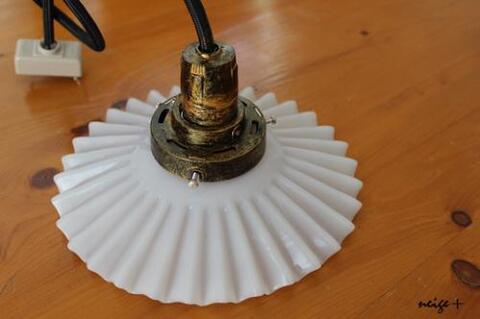 100円アクリル絵の具で黒いプラスチックがアンティークに大変身 暮らしニスタ