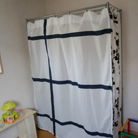 ikeaの生地で目隠しカーテンと汚れ隠し 暮らしニスタ ikeaの生地で目隠しカーテンと汚れ隠し 暮らしニスタ