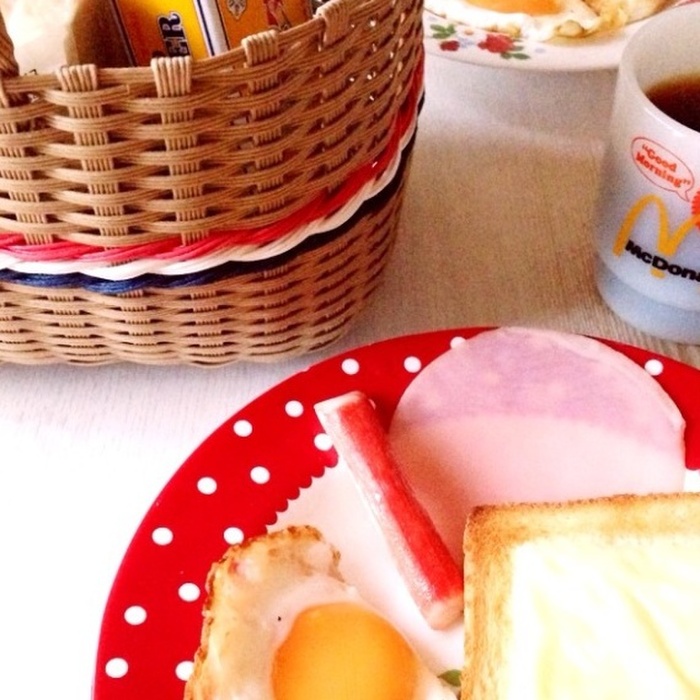 子どもがお手伝いできるように朝食セットをひとまとめ。