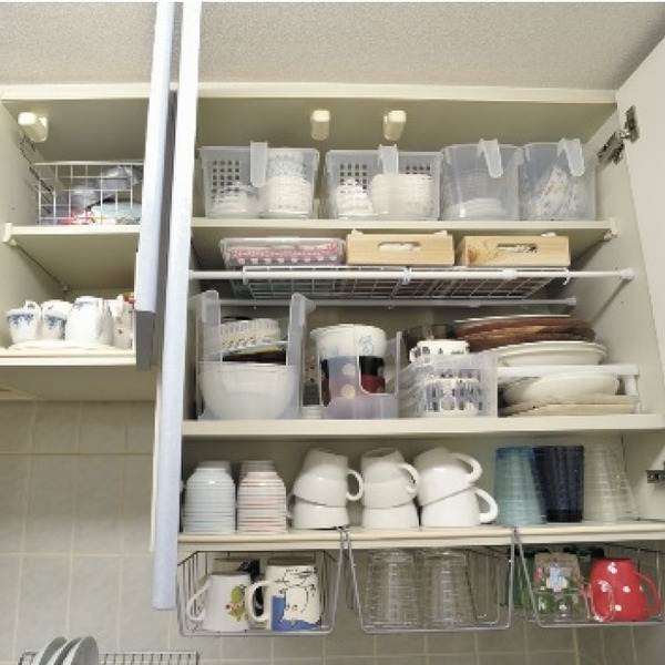 高さのある食器棚は100均グッズで使いやすく！｜収納術や整理整頓の 