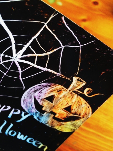 子どもでもかんたん クレヨンで描いてニスで仕上げるハロウィンカード 暮らしニスタ 子どもでもかんたん クレヨンで描いてニスで仕上げるハロウィンカード 暮らしニスタ