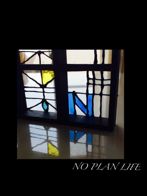 Xmasやハロウィンにもピッタリ ステンドグラス風雑貨を100均で簡単手作り 暮らしニスタ Xmasやハロウィンにもピッタリ ステンドグラス風雑貨を100均で簡単手作り 暮らしニスタ