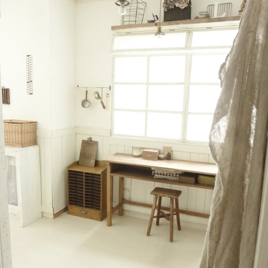 窓枠がdiyでおしゃれに おうちを簡単に変身させる方法 暮らしニスタ 窓枠がdiyでおしゃれに おうちを簡単に変身させる方法 暮らしニスタ