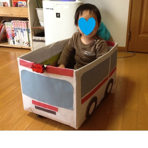 100均材料で 車好きに 救急車の乗用おもちゃ 暮らしニスタ