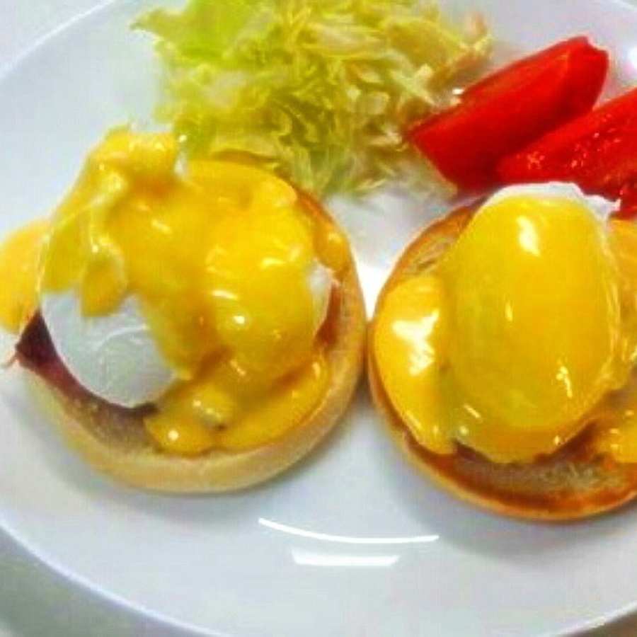 エッグベネディクトとは 簡単にプロの味 絶品レシピや食べ方もご紹介 暮らしニスタ