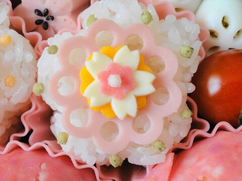 デコ弁 キャラ弁のワンポイントに ガーリーお花デコ 暮らしニスタ デコ弁 キャラ弁のワンポイントに ガーリーお花デコ 暮らしニスタ