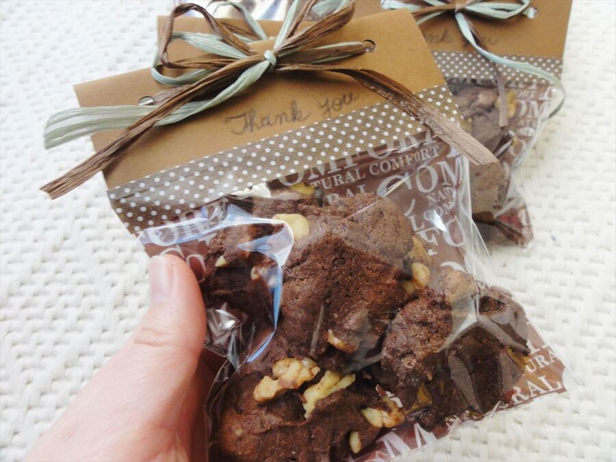 100均で可愛いラッピング ペーパーラフィアの2 3色使いでオシャレ度up 暮らしニスタ 100均で可愛いラッピング ペーパーラフィアの2 3色使いでオシャレ度up 暮らしニスタ