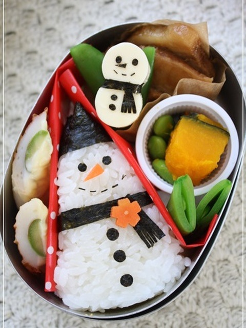 シンプルだけど可愛い 三角スノーマンのキャラ弁 暮らしニスタ シンプルだけど可愛い 三角スノーマンのキャラ弁 暮らしニスタ