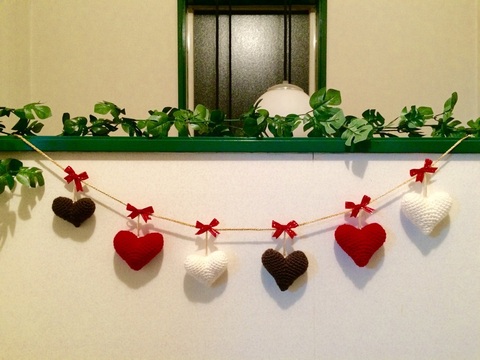 毛糸でハートガーランド バレンタインに可愛い手作り 暮らしニスタ 毛糸でハートガーランド バレンタインに可愛い手作り 暮らしニスタ