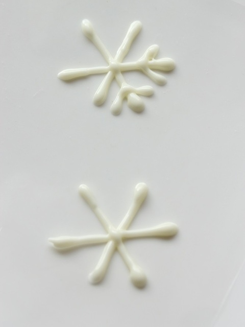 ホワイトチョコのデコペンde作る 雪の結晶 お菓子のデコに 暮らしニスタ ホワイトチョコのデコペンde作る 雪の結晶 お菓子のデコに 暮らしニスタ