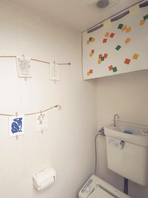 生活感あふれるトイレが 目隠しカーテンでかわいく変身 暮らしニスタ