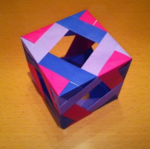 簡単 プチギフト箱にも 折り紙3色でふしぎ箱 暮らしニスタ