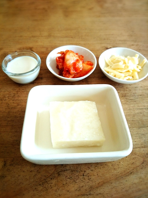 お餅まだある 簡単キムチとチーズでトロ リお餅ランチ 暮らしニスタ