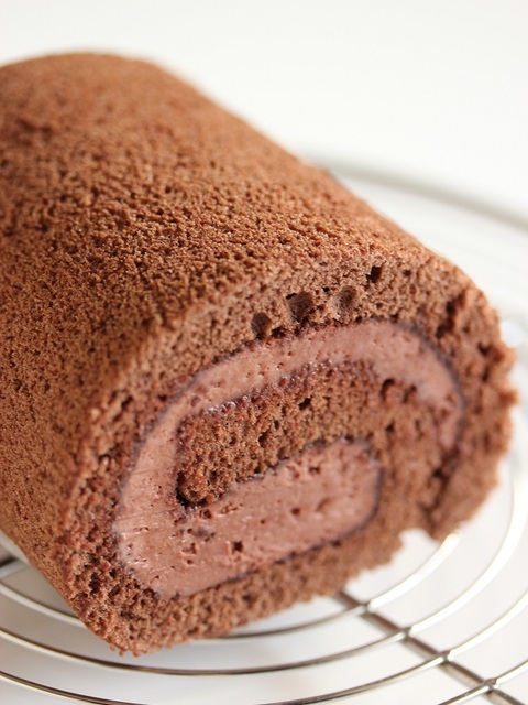 バレンタインチョコロールケーキ コーティング用チョコで手軽に 暮らしニスタ
