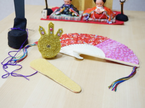 簡単100均でできる冠 ひな祭りを楽しもう 暮らしニスタ 簡単100均でできる冠 ひな祭りを楽しもう 暮らしニスタ