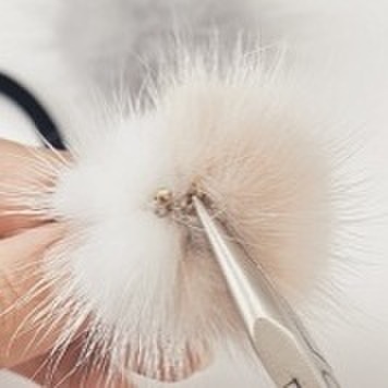 3分で完成 ふわふわファーがかわいい ヘアゴムの作り方 暮らしニスタ 3分で完成 ふわふわファーがかわいい ヘアゴムの作り方 暮らしニスタ