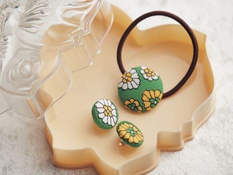 くるみボタンをアレンジ カラフルアクセサリーを作る方法 暮らしニスタ くるみボタンをアレンジ カラフルアクセサリーを作る方法 暮らしニスタ
