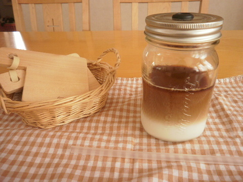 ガラスジャーに2色カフェオレでおしゃれドリンク 暮らしニスタ ガラスジャーに2色カフェオレでおしゃれドリンク 暮らしニスタ