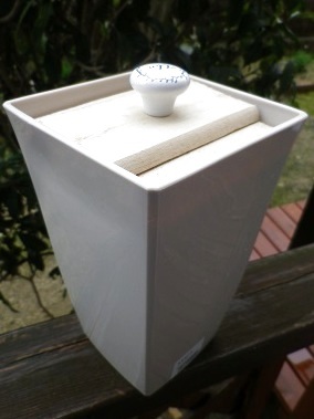 100均の植木鉢を蓋付き可愛いカントリー風ごみ箱に 暮らしニスタ