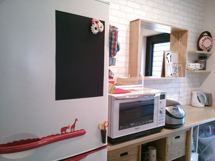 冷蔵庫をペンキと黒板ウォールステッカーでＤIＹ♥