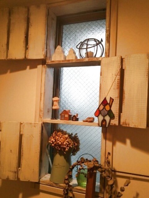 窓枠がdiyでおしゃれに おうちを簡単に変身させる方法 暮らしニスタ 窓枠がdiyでおしゃれに おうちを簡単に変身させる方法 暮らしニスタ