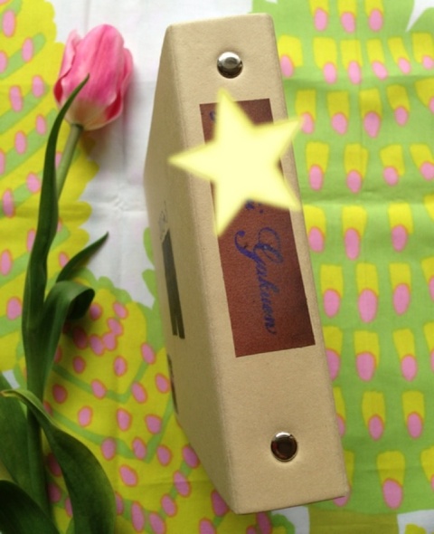 ダイソーファイルに園服カラーコピーをコラージュ お別れメッセージ帳 暮らしニスタ