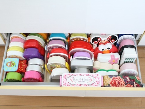 お弁当箱とグッズをすっきり収納方法 暮らしニスタ お弁当箱とグッズをすっきり収納方法 暮らしニスタ