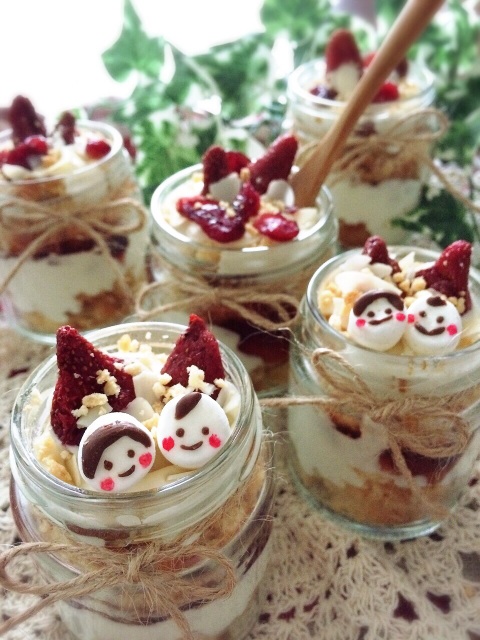 100均でも手に入るミニ瓶で カフェ風メイソンジャーケーキ 暮らしニスタ