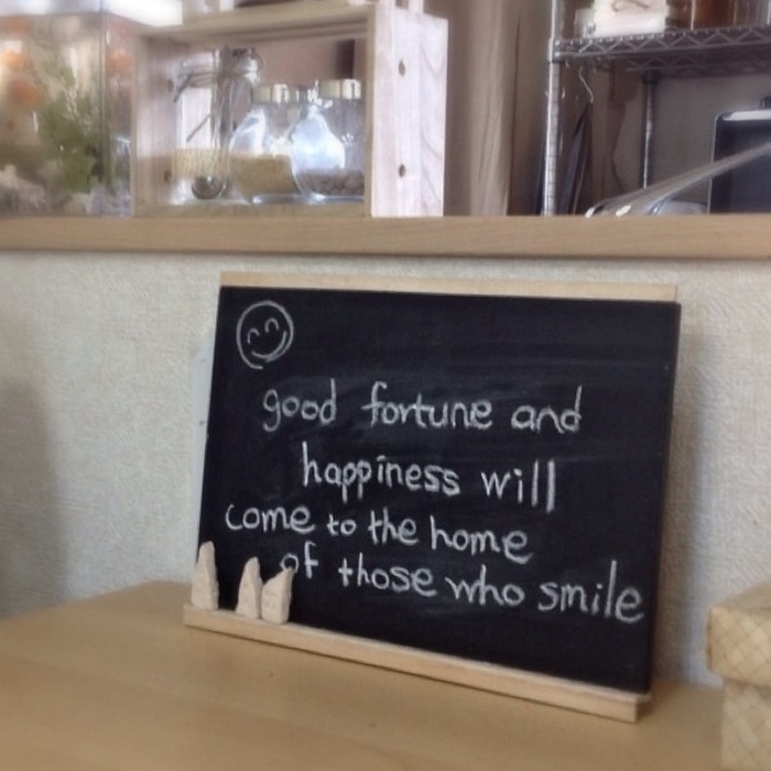 cafe風☆100円ショップの黒板で手作り新聞ラック